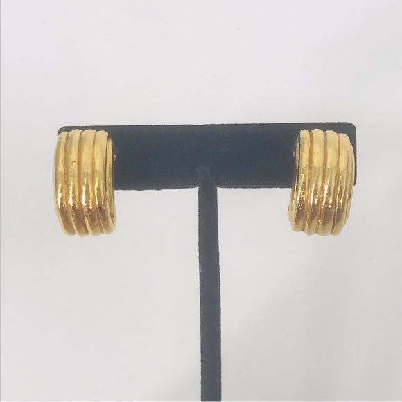 3/$15 Mimi Di N Gold Tone Ribbed Hoop Clip-On Earrings - Picture 6 of 8